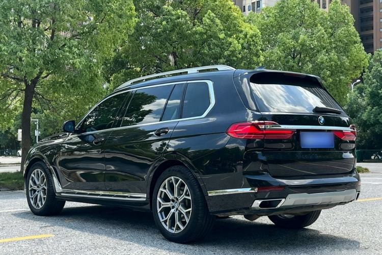 Used BMW X7 2022 xDrive40i Luxury Package with Leading Features