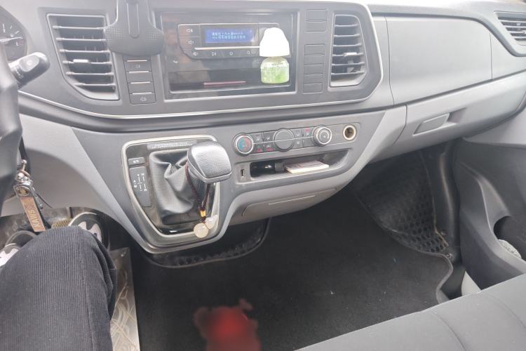 Used SAIC MAXUS Xintu V80 2024 Aotong Value Edition 6AMT Short Wheelbase Ultra-Low Roof 127 Ps 5/6 Seats