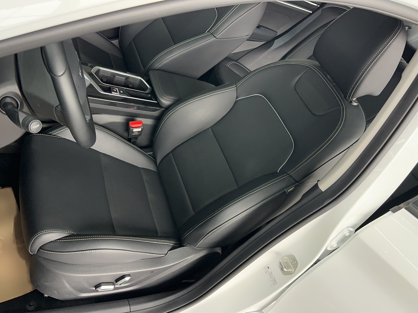 Geely Auto Coolray 2025 Model 1.5L CVT Superpower Edition MAX — снимка 10