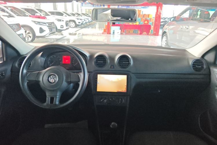 Used Volkswagen Jetta 2015 Zhuihui Edition 1.4L Manual Fashion Model Interior 2