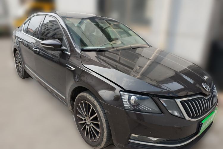 Used Skoda Octavia 2018 1.6L Automatic Luxury Edition Front Right 45 Deg