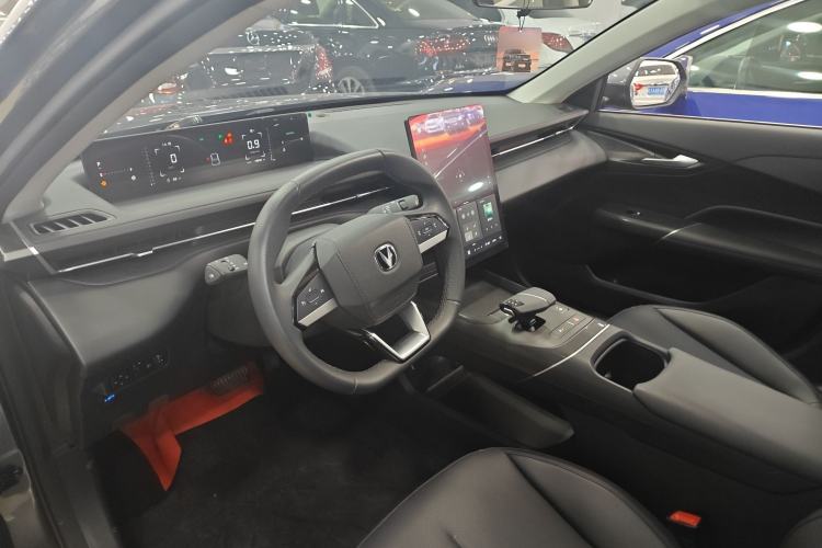 Used CHANGAN Eado 2025 Blue Whale 1.5T 500Bar Prestige Model Interior 2