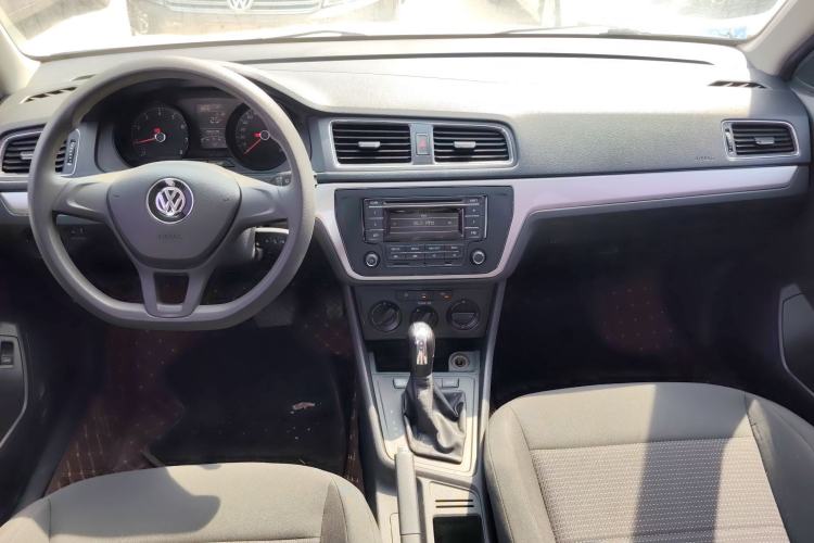 Used Volkswagen Lavida 2018 Classic 1.5L Automatic Fashion Edition China VI Standard Center Console