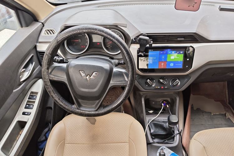 Used Wuling Hongguang 2019 1.5L S Comfort Edition China VI LAR
