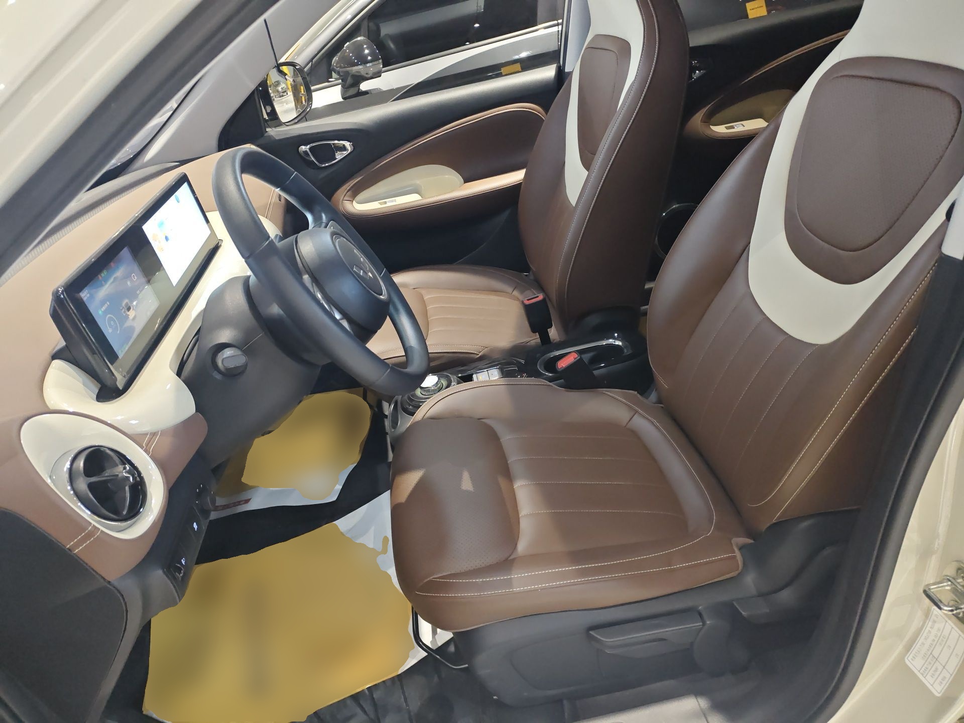 المقاعد الأمامية داخل السيارة