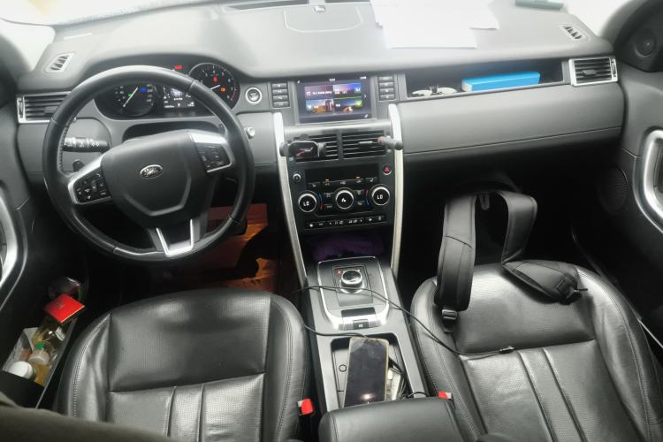 Used Land Rover Discovery Sport 2018 240 PS HSE Version Center Console