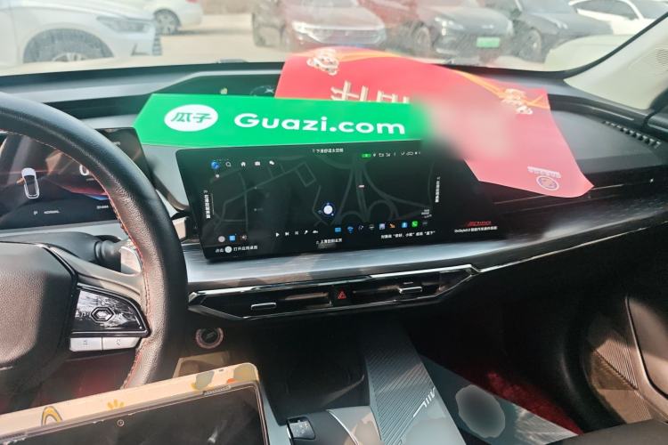 Used CHANGAN OSHAN Z6 2023 Blue Whale 1.5T DCT Smart-Led City Edition Center Console