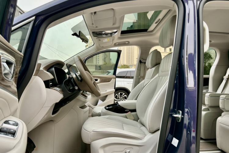 Used Roewe iMAX8 2023 400TGI Comfort Edition
