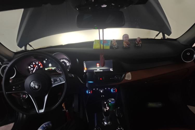 Used Alfa Romeo Giulia 2017 2.0T 200HP Luxury Edition