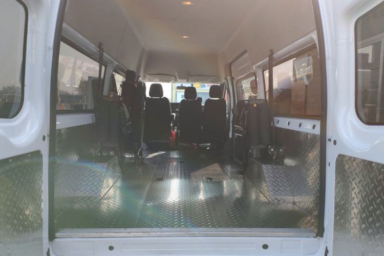 Used JMC Fushun 2025 2.0T 6MT Diesel Mid-Roof Mid-Height Commercial Multi-Purpose 7-Seater Passenger Vehicle