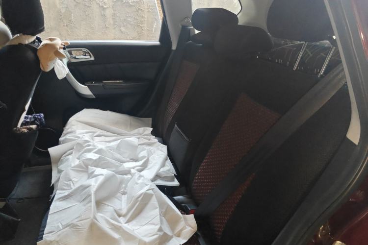 Used Haval H6 2013 Upgraded Model 2.4L Automatic Two-Wheel Drive Elite Version Left Rear Seat