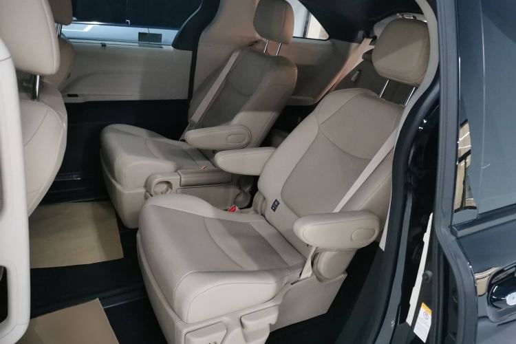 Used Toyota Sienna 2021 2.5L Hybrid Luxury Edition
