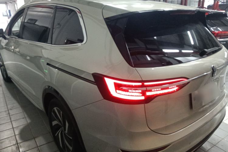 Used Volkswagen Viloran 2024 330TSI Luxury Edition Rear Left 45 Deg