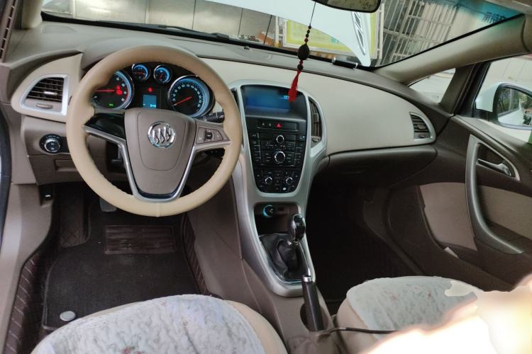 Used Buick GT 2010 GT 1.6L Manual Entry-Level Model Center Console