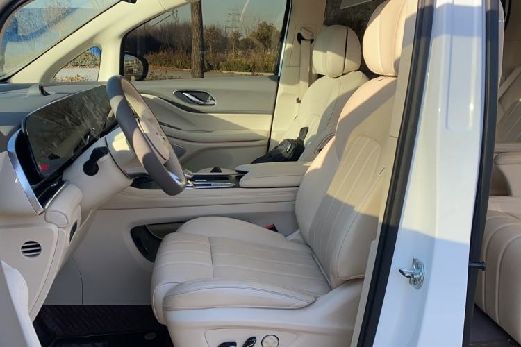 Used VOYAH Dream 2024 PHEV Extended-Range Premium Edition
