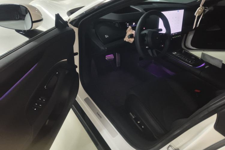 Used Xiaomi Auto SU7 2024 Four-Wheel Drive Ultra-Long Range Advanced Intelligent Driving Max Edition
