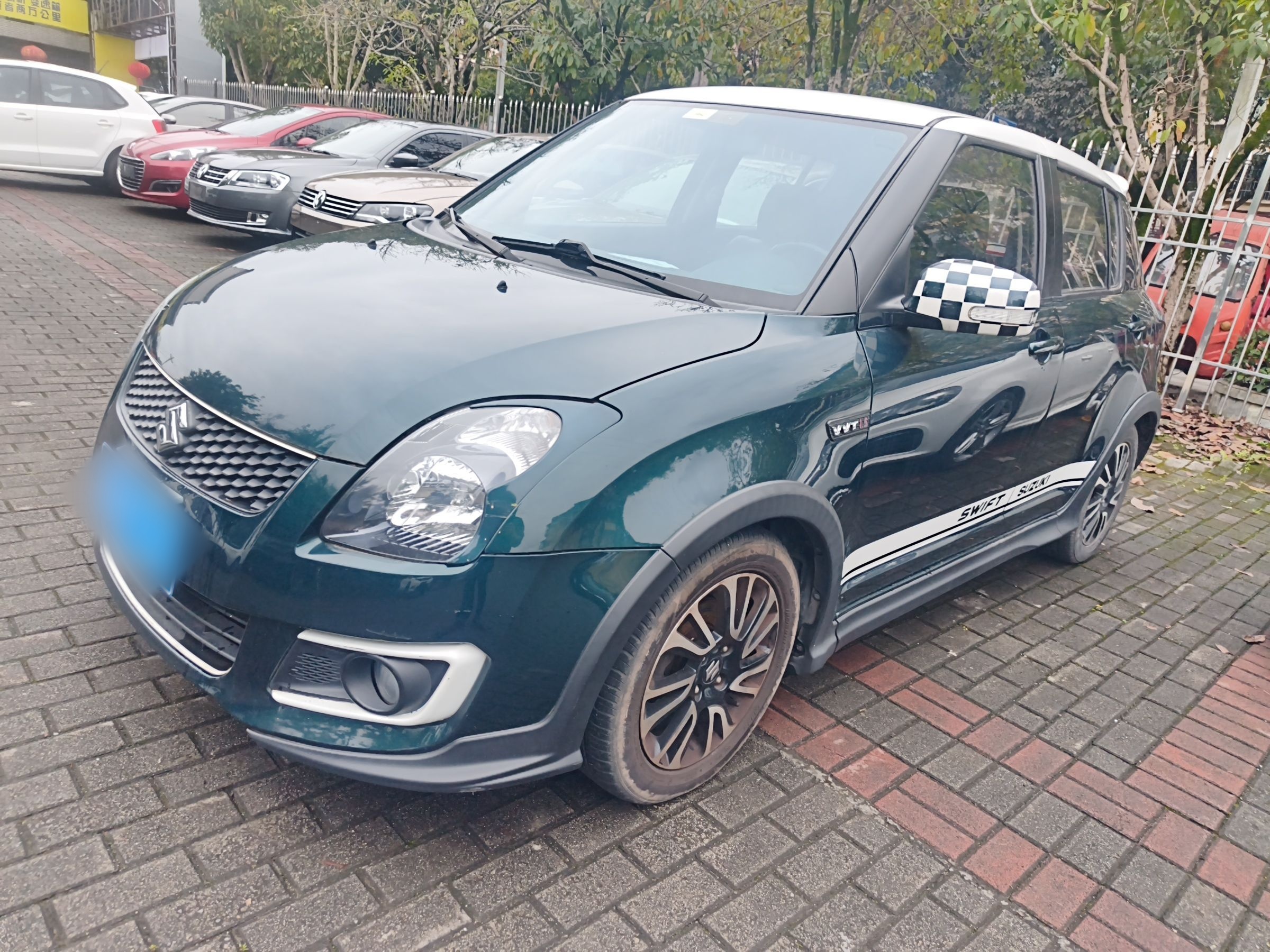 تحت مقدمة السيارة