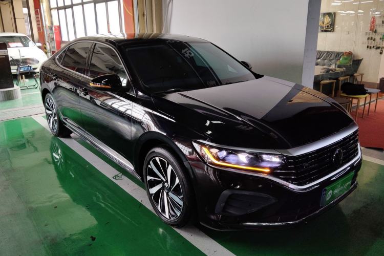 Used Volkswagen Passat 2025 Premium Version 380TSI Dragon Edition Front Right 45 Deg