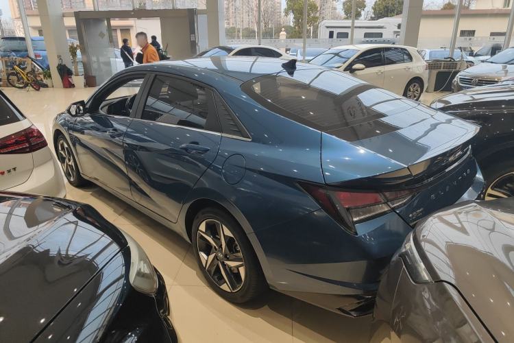 Used Hyundai Elantra 2021 1.5L CVT GLX Elite Edition Rear Left 45 Deg