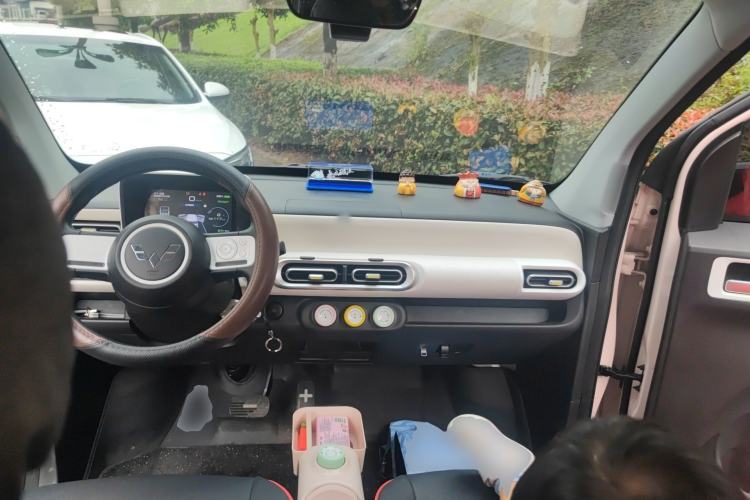 Used Wuling Hongguang MINIEV 2024 Third Generation 120 km Center Console