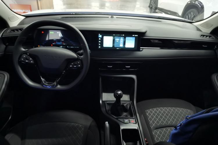 Used Roewe i5 2023 1.5L Manual Comfort Edition
