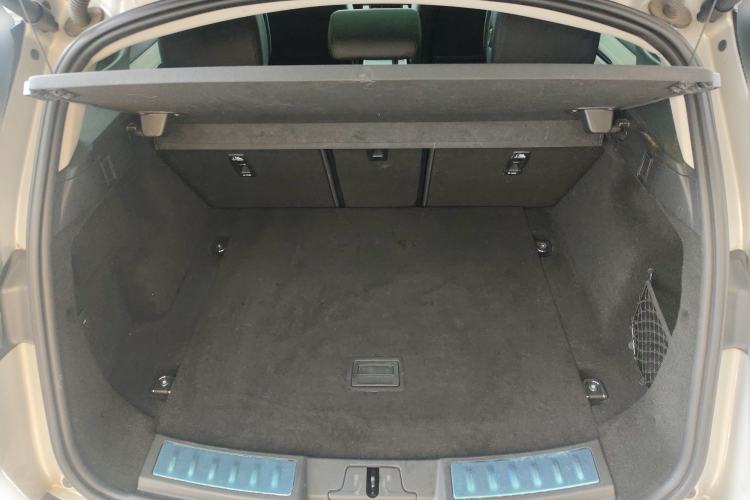 Used Land Rover Range Evoque 2023 Aurora L 249 PS Luxury Edition Trunk