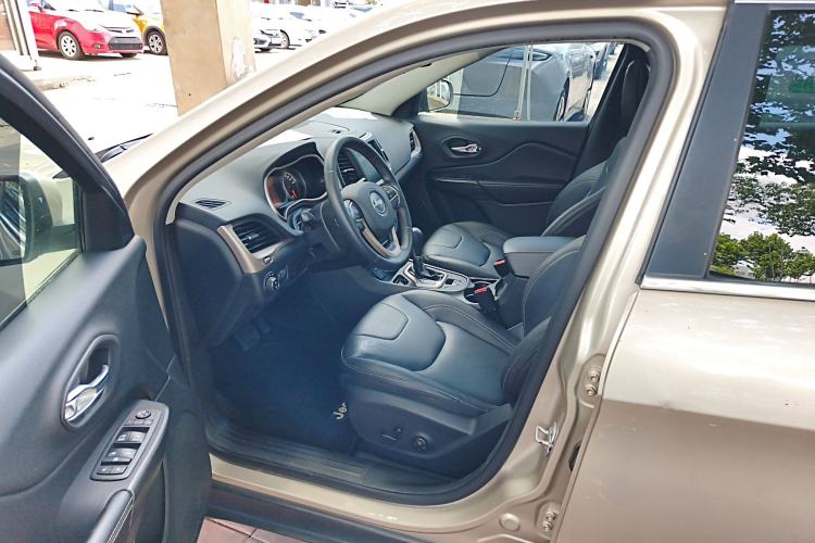 Used Jeep Cherokee 2016 2.0L Superior Edition