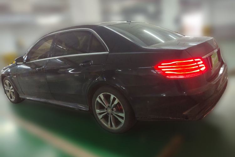 Used Mercedes-Benz E-Class 2015 E 260 L Sport & Fashion Model Rear Left 45 Deg