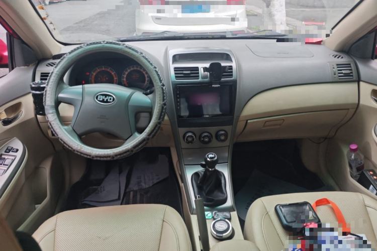 Used BYD L3 2012 1.5L Manual Comfort Edition Center Console
