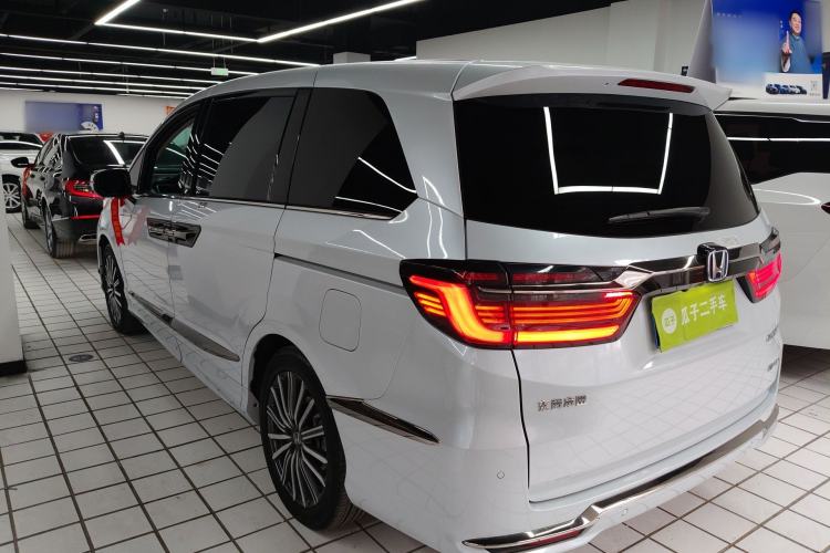 Used Honda Elysion 2024 2.0L eHEV Luxury Edition Rear Left 45 Deg