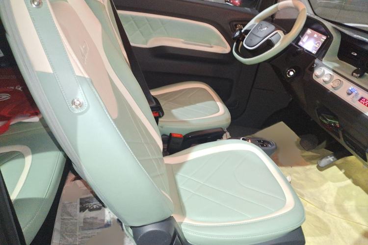 Used Wuling Hongguang MINIEV 2021 Macaron Sandwich Model 120 km Lithium Iron Phosphate