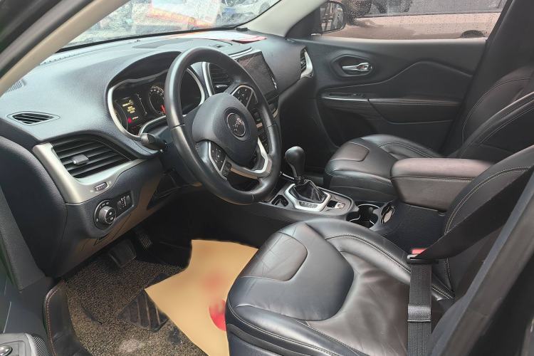 Used Jeep Cherokee 2016 2.4L Leading Edition
