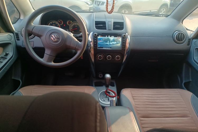 Used Suzuki SX4 2013 1.6L Automatic CoolRide Model Center Console