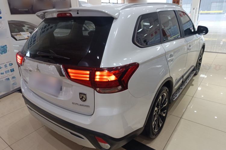 Used Mitsubishi Outlander 2019 2.0L Two-Wheel Drive Comfort Edition 7-Seater China VI Standard