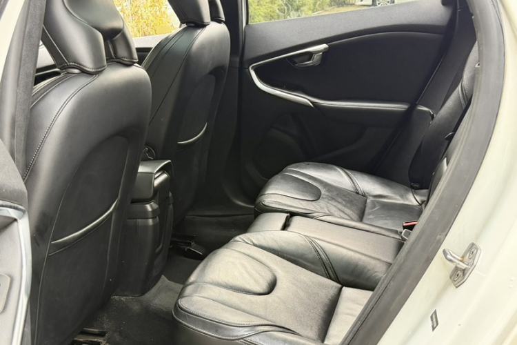 Used Volvo V40 2016 T4 Smart Luxury Edition