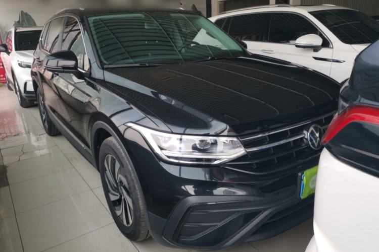 Used Volkswagen Tiguan L 2025 Model, Outstanding Version, 300TSI Automatic Two-Wheel Drive Longteng Edition Front Right 45 Deg