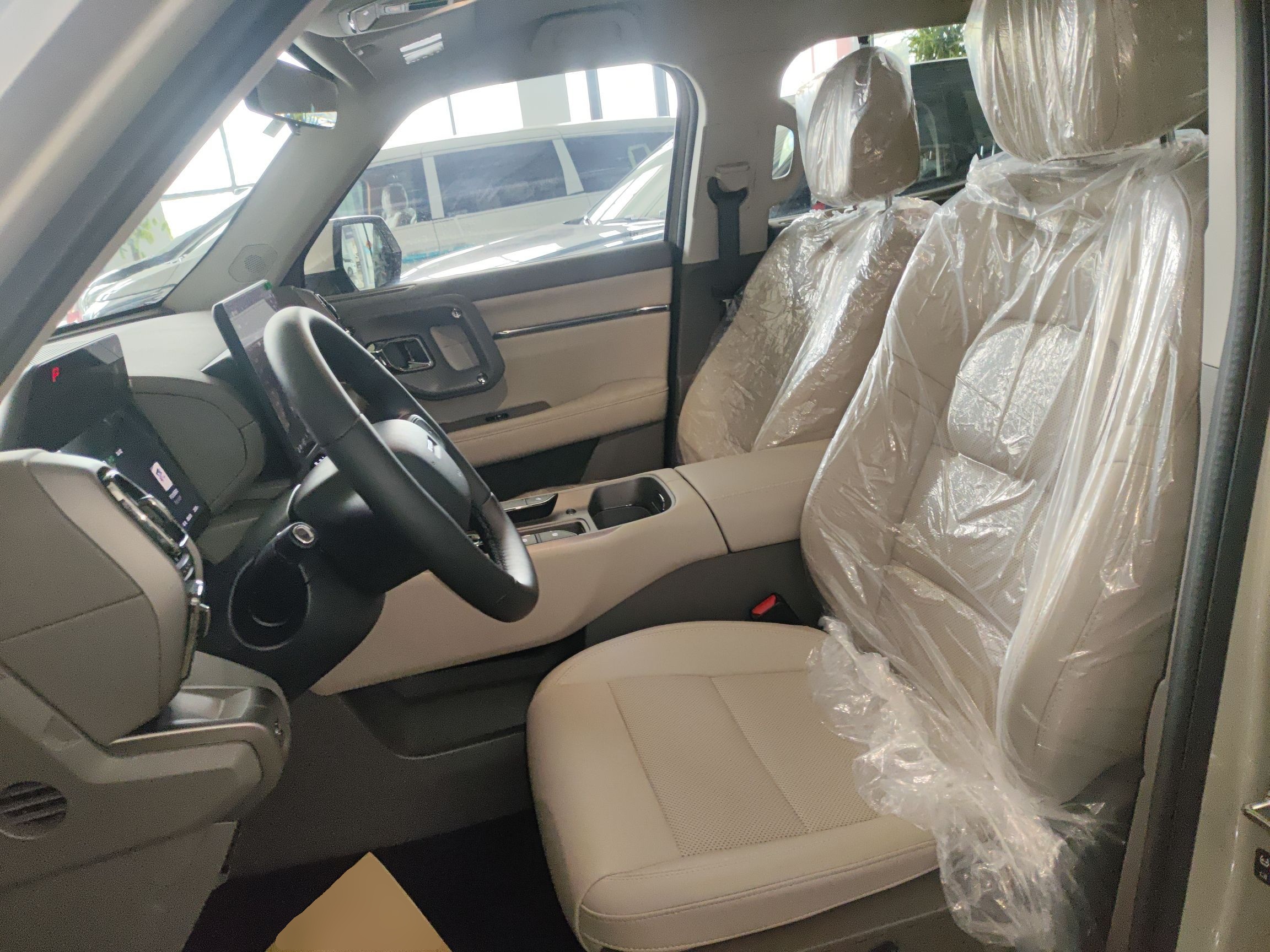 المقاعد الأمامية داخل السيارة