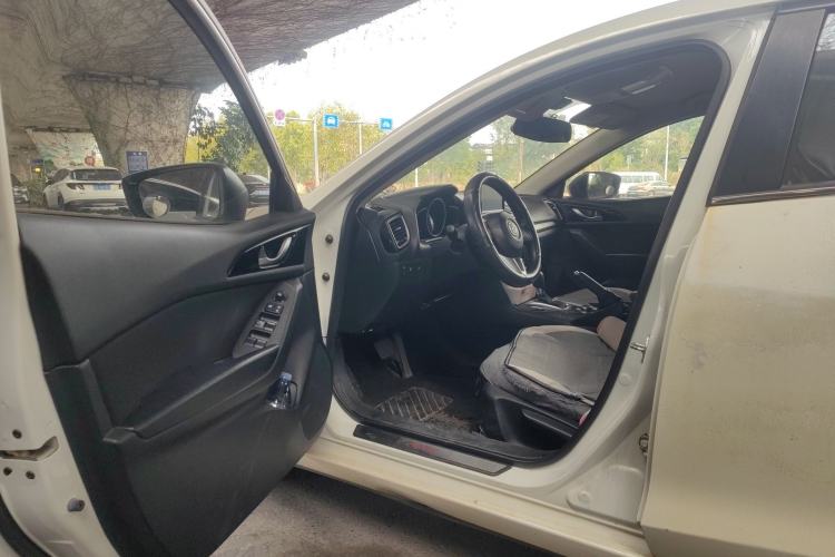 Used Mazda 3 Axela 2016 Sedan 1.5L Automatic Comfort Model