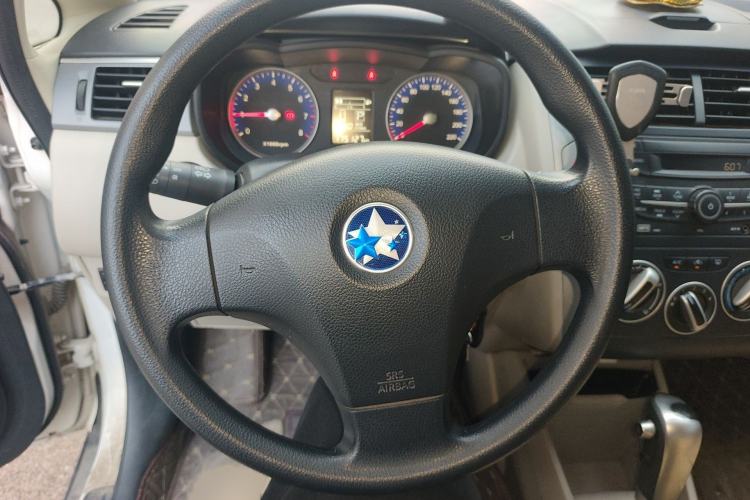 Used Venucia R50 2015 1.6L Automatic Fashion Edition Steering Wheel