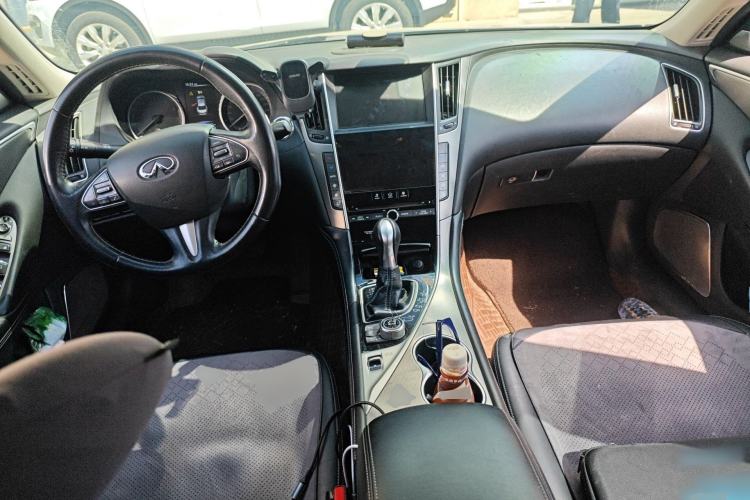 Used Infiniti Q50L 2016 2.0T Ambition Edition Center Console