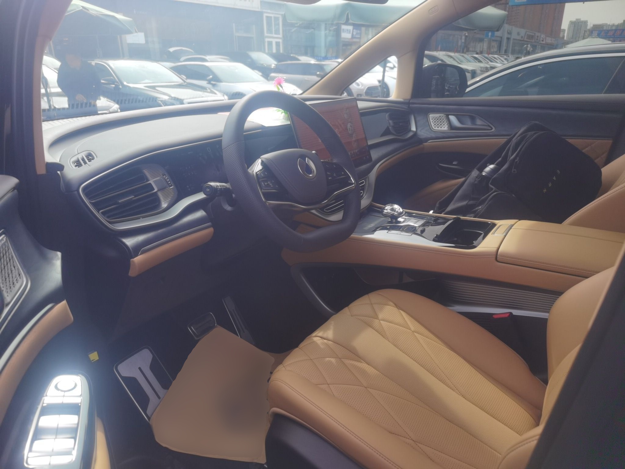 المقاعد الأمامية داخل السيارة