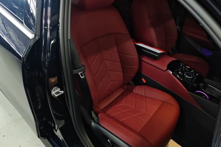 Used BMW 5 Series 2024 525Li Luxury Package Right Front Seat