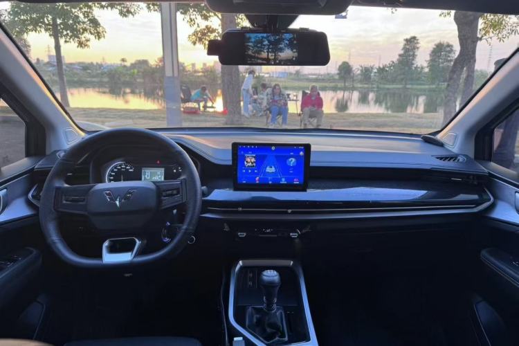 Used Wuling Jiachen 2022 1.5L Manual Enjoyment Elite Model
