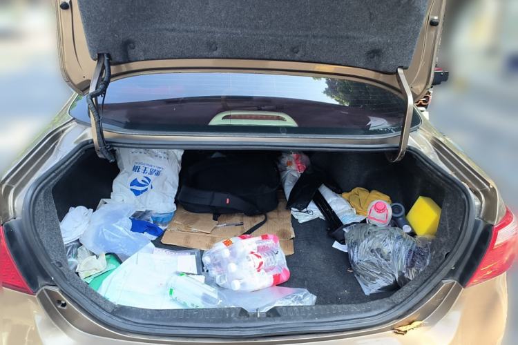 Used BYD G6 2013 2.0L Manual Luxury Version
