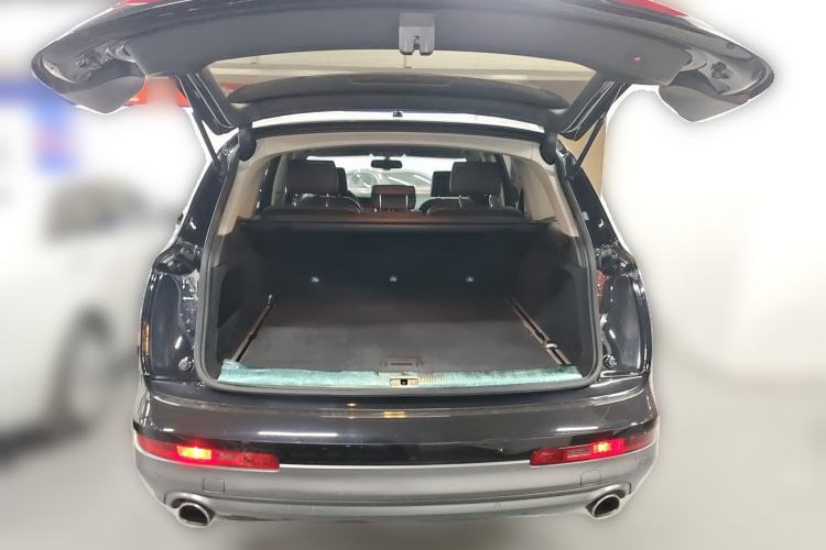 Used Audi Q7  Trunk