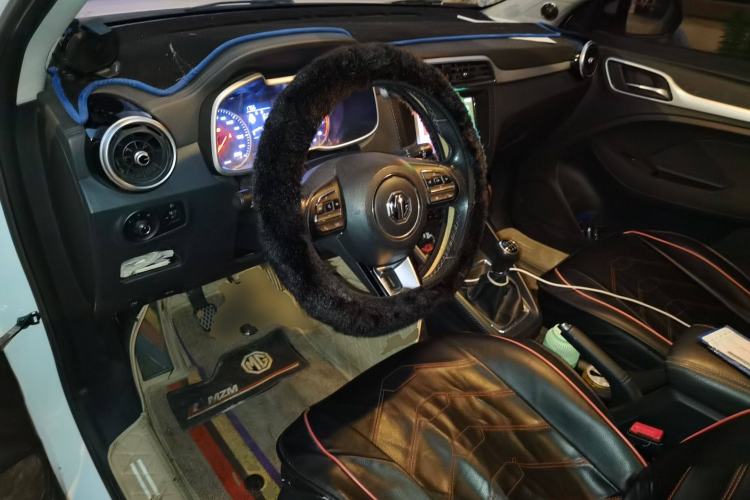 Used MG ZS 2020 Global Bestseller with 1.5L Engine Manual Transmission and a Massive 65-Inch Panoramic Sunroof Version Center Console