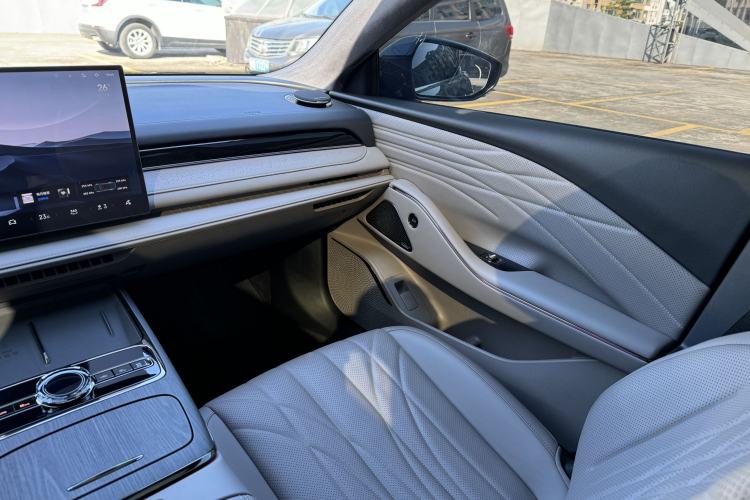 Used Geely Galaxy Galaxy 8 2025 130km EM-P Exploration Edition
