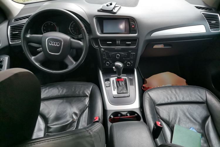 Used Audi Q5 2010 2.0TFSI Comfort Version Center Console