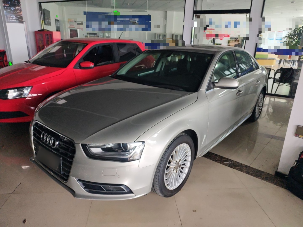 تحت مقدمة السيارة