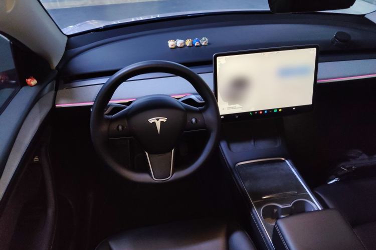 Used Tesla Model Y 2023 Long-Range All-Wheel-Drive Version